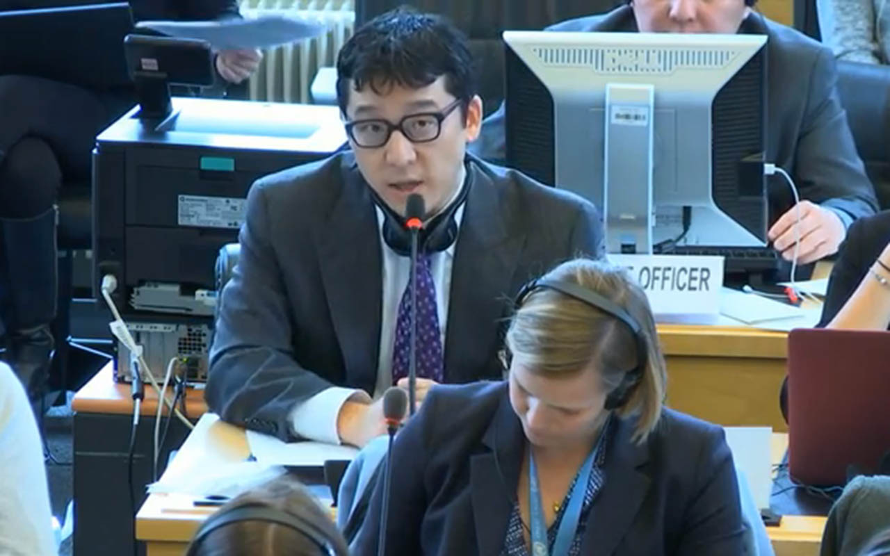 Stephen Park, professor of business law, presents recommendations to the U.N. Committee on Economic, Social and Cultural Rights in Geneva, Switzerland on Feb. 21 (UConn School of Business)