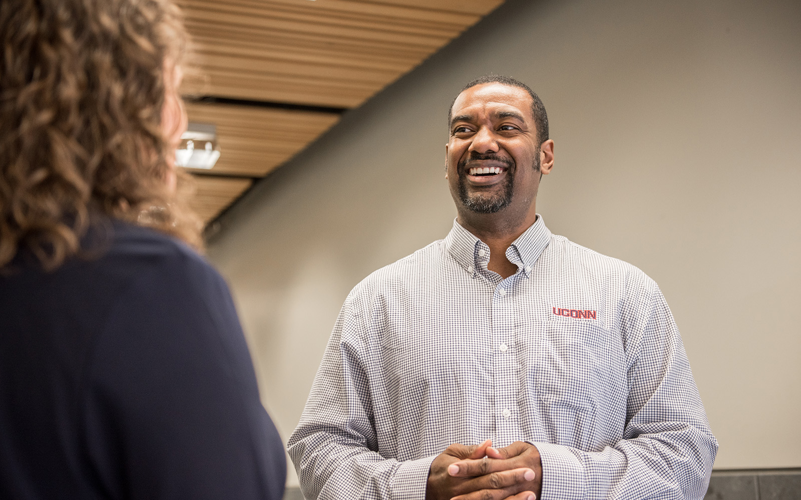 Leanne Adams speaks with Christopher Miller after the first faculty meeting in September. Both Adams and Miller are new instructors-in-residence in the accounting department. (Nathan Oldham/UConn School of Business)