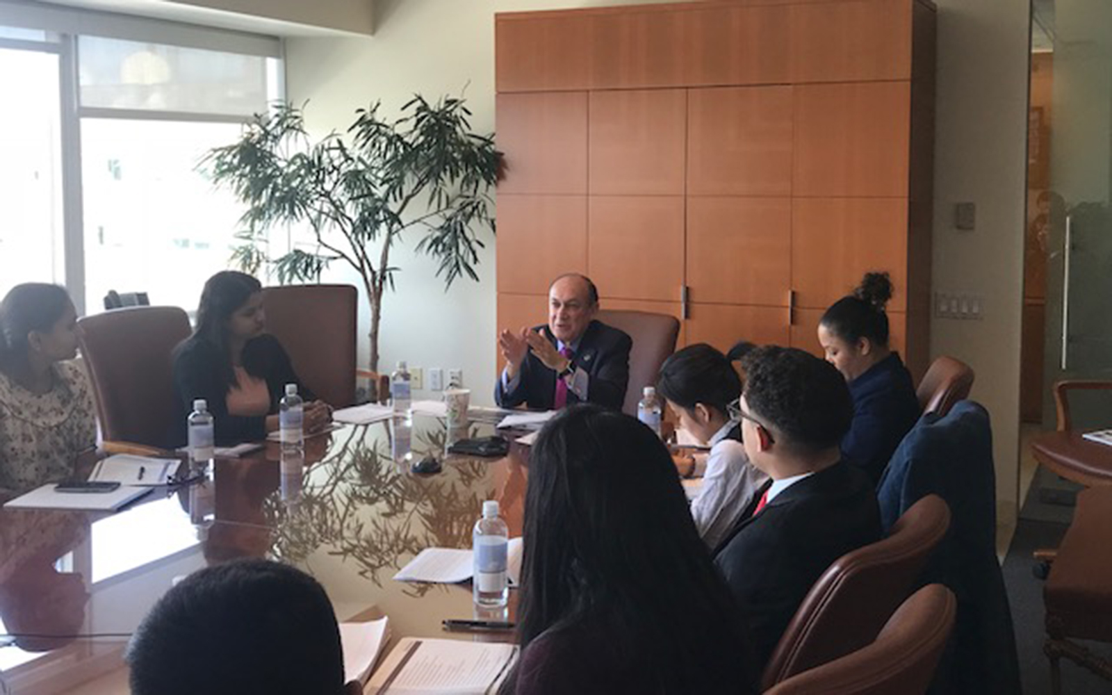 Mark Shenkman '65 (CLAS), '07 H mentors financial risk management students and offers a strategy for success. (Arelys Martinez/Shenkman Capital)